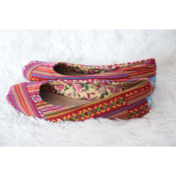 Toms Ballet Flats Womens SZ 8 Red Purple Patchwork Slip On Casual Comfort Shoes - Picture 1 of 2